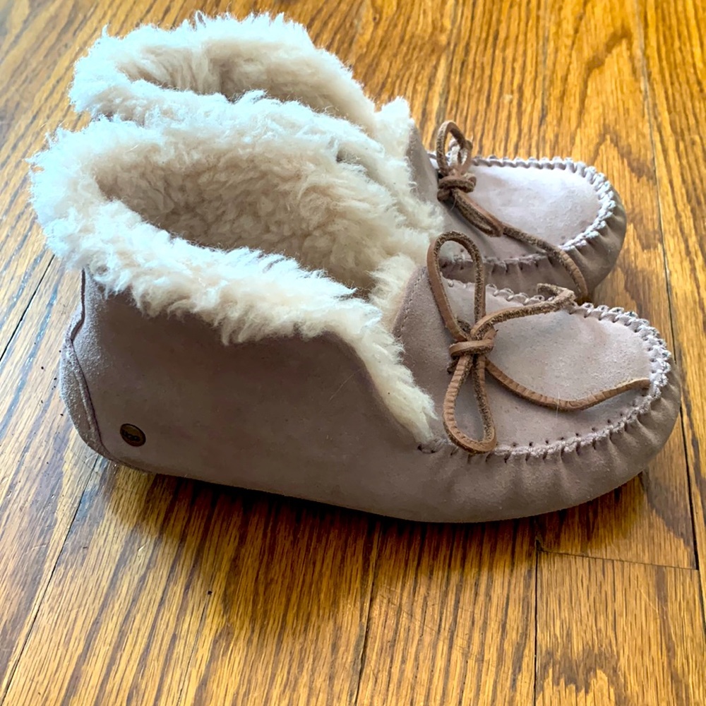 Ugh shearling ankle slippers girls size 2